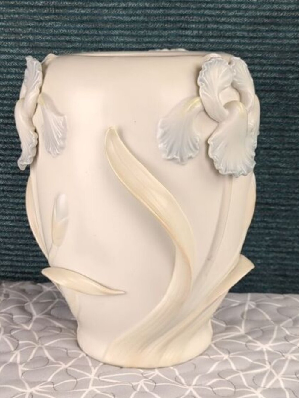 Vintage Fitz & Floyd 3-D Blue Iris Ceramic Vase, Marked F. F. 1982 - Picture 4 of 12